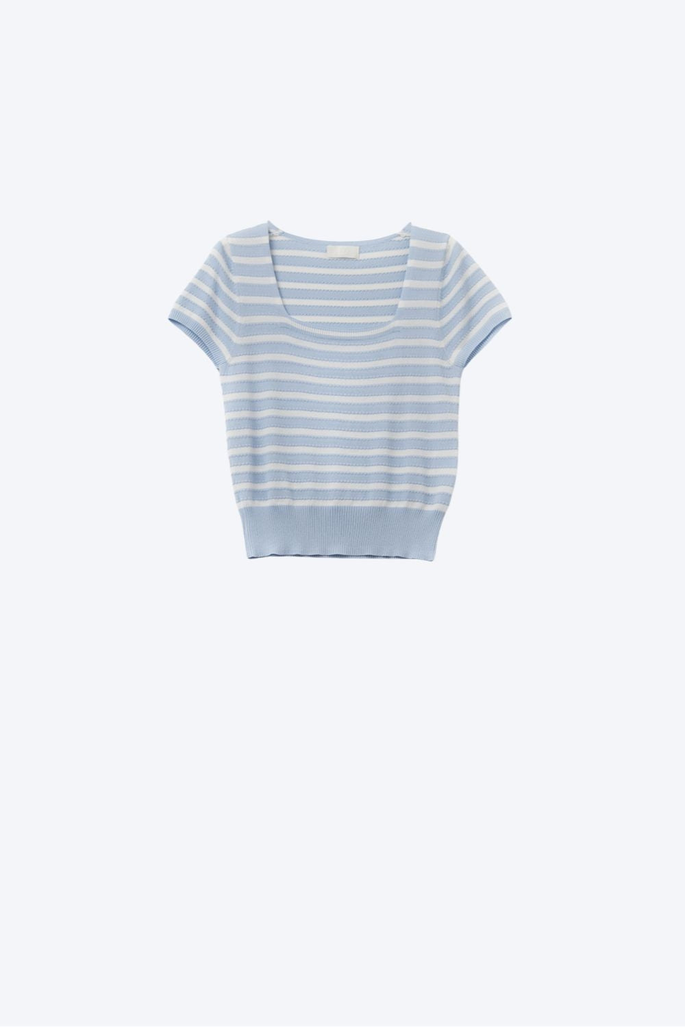 Camisola de gola quadrada às riscas em azul bebê e branco