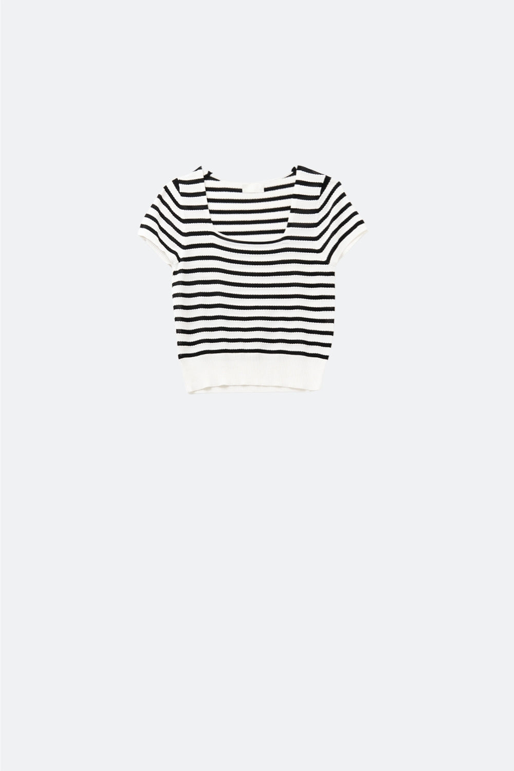 Camisola de gola quadrada às riscas em preto e branco