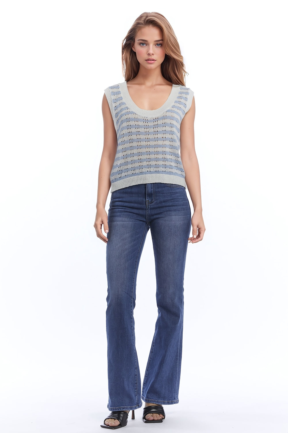 Camisola de malha aberta com corte às riscas e sem mangas em azul e branco
