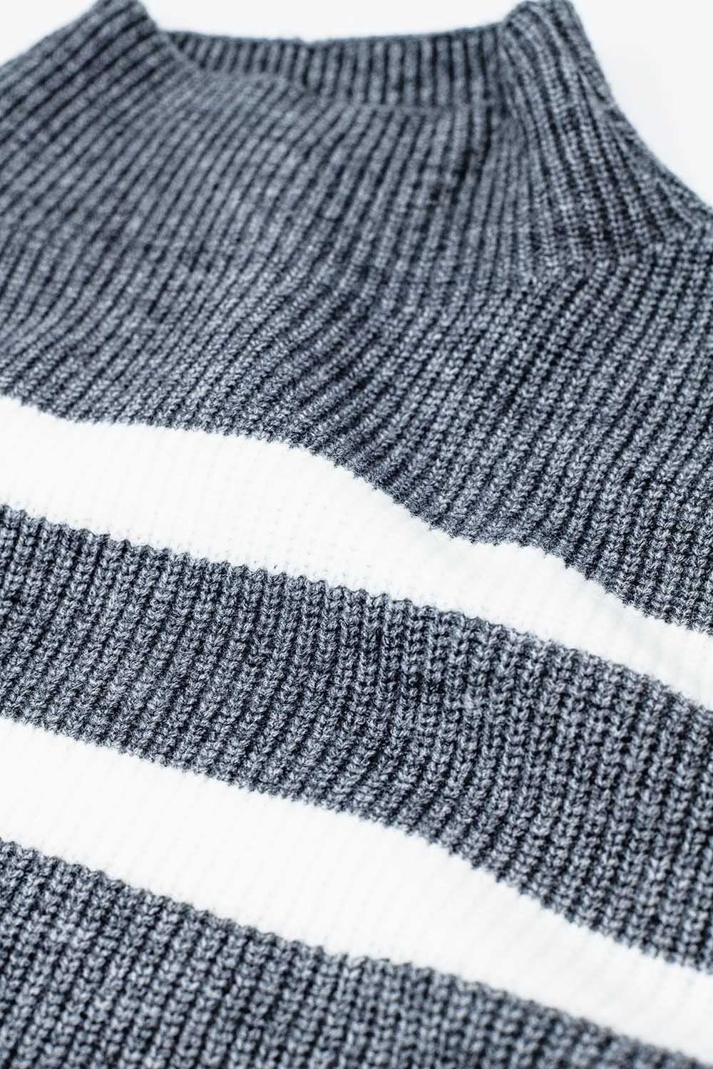 Camisola de malha canelada em cinzento com riscas creme