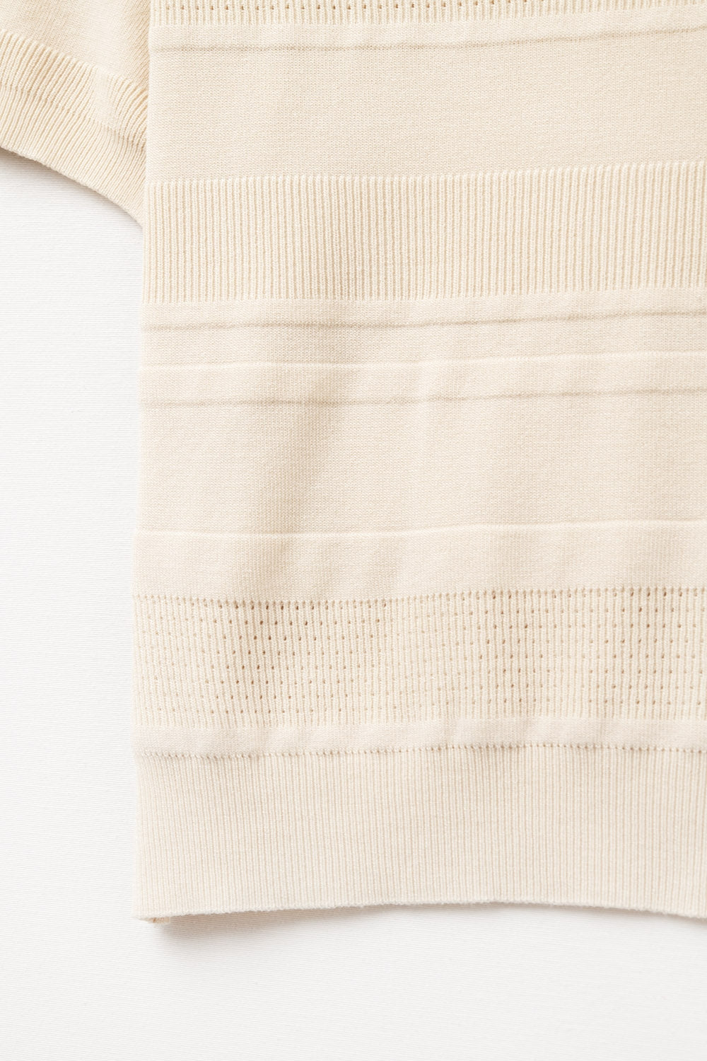 Camisola de malha com riscos texturizados em bege