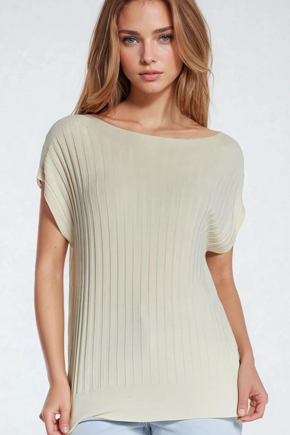 Q2 Camisola de malha fina bege com gola redonda