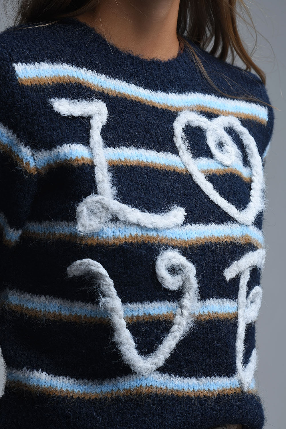 Camisola de manga curta bordada com amor em azul-marinho