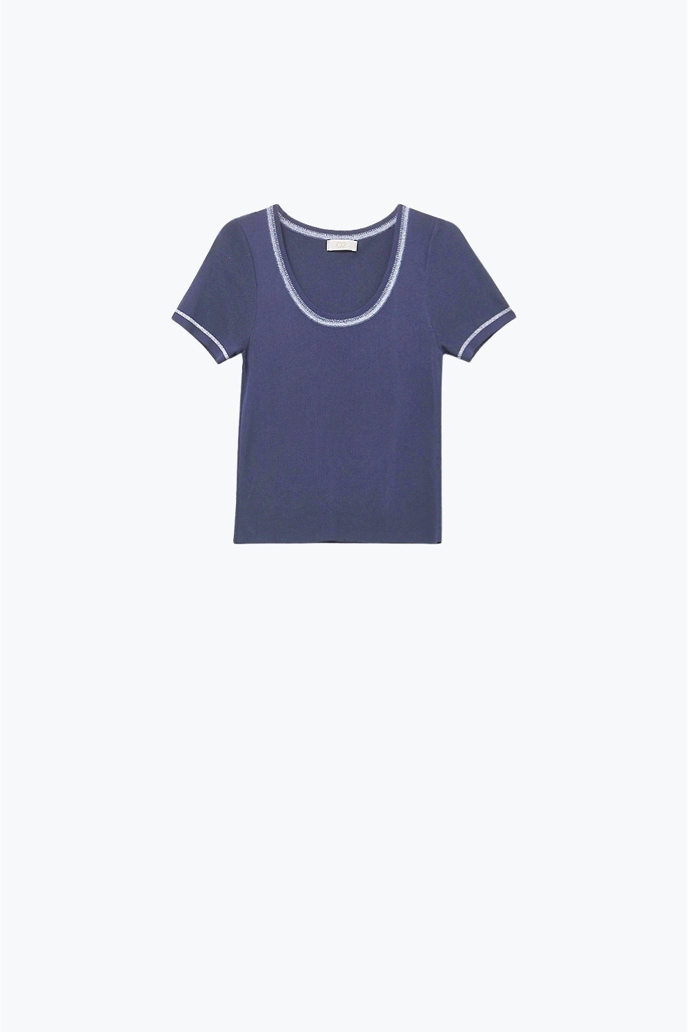 Camisola de manga curta em azul-marinho com costura prateada no pescoço redondo
