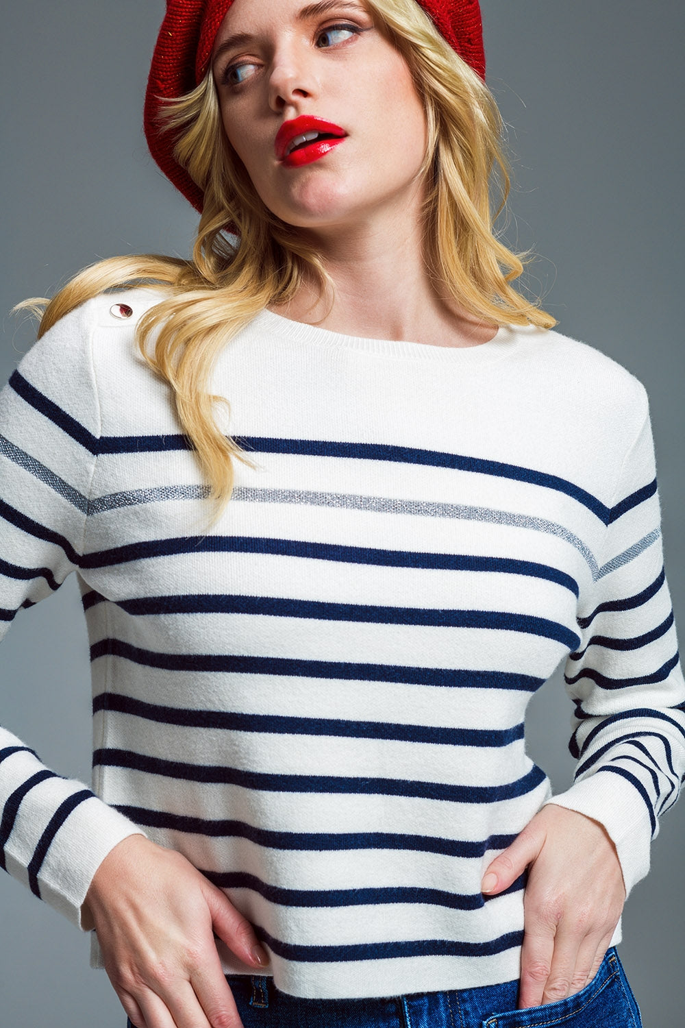 Camisola de riscos estilo marinho com detalhes de botões no ombro
