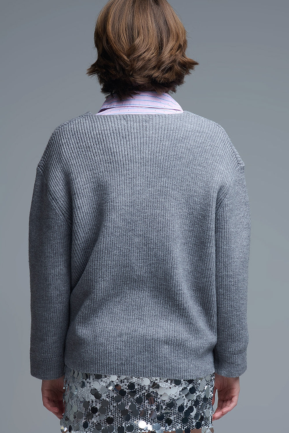Camisola fina com decote em V superdimensionada em cinzento