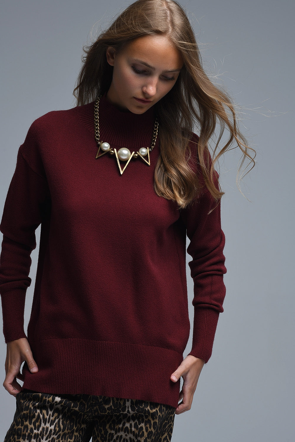 Camisola folgada cor de vinho com pormenor aberto nas costas
