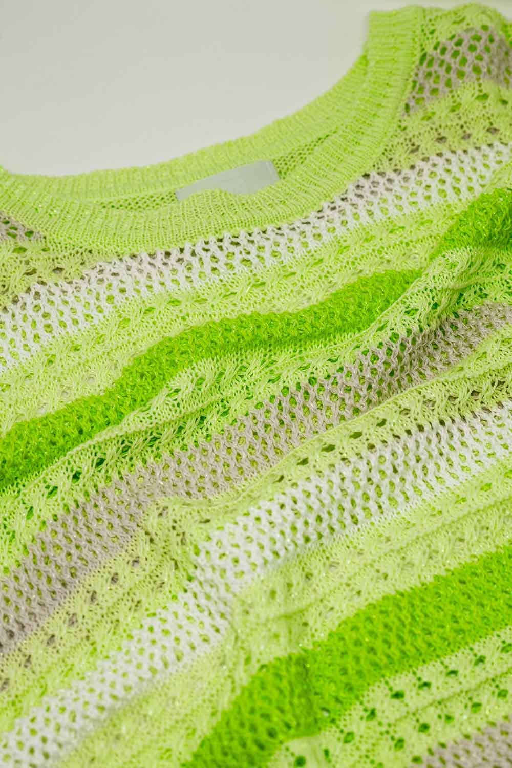 Camisola multicolorida clara de manga comprida com gola de barco