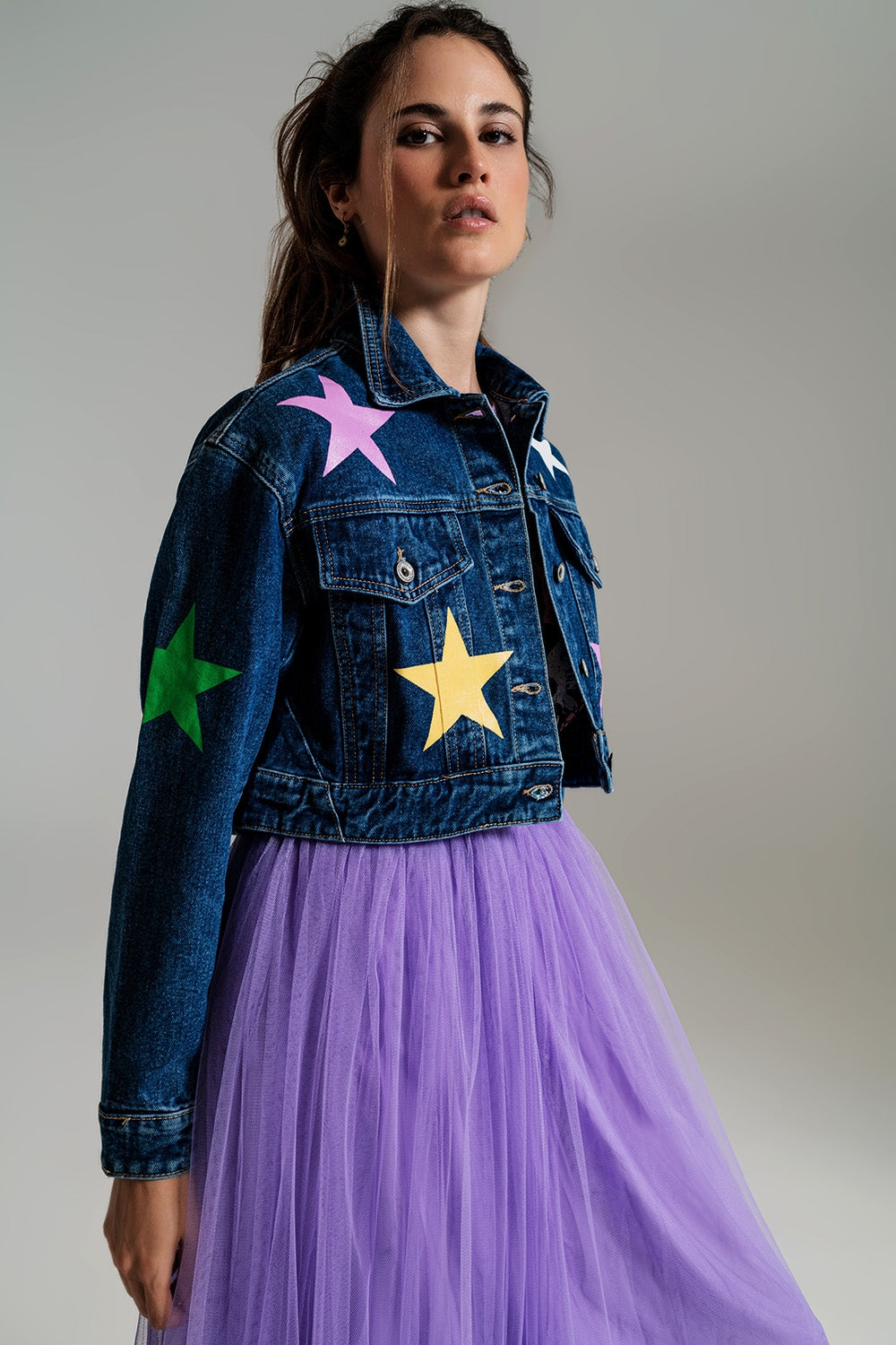 casaco de ganga com estrelas multicoloridas
