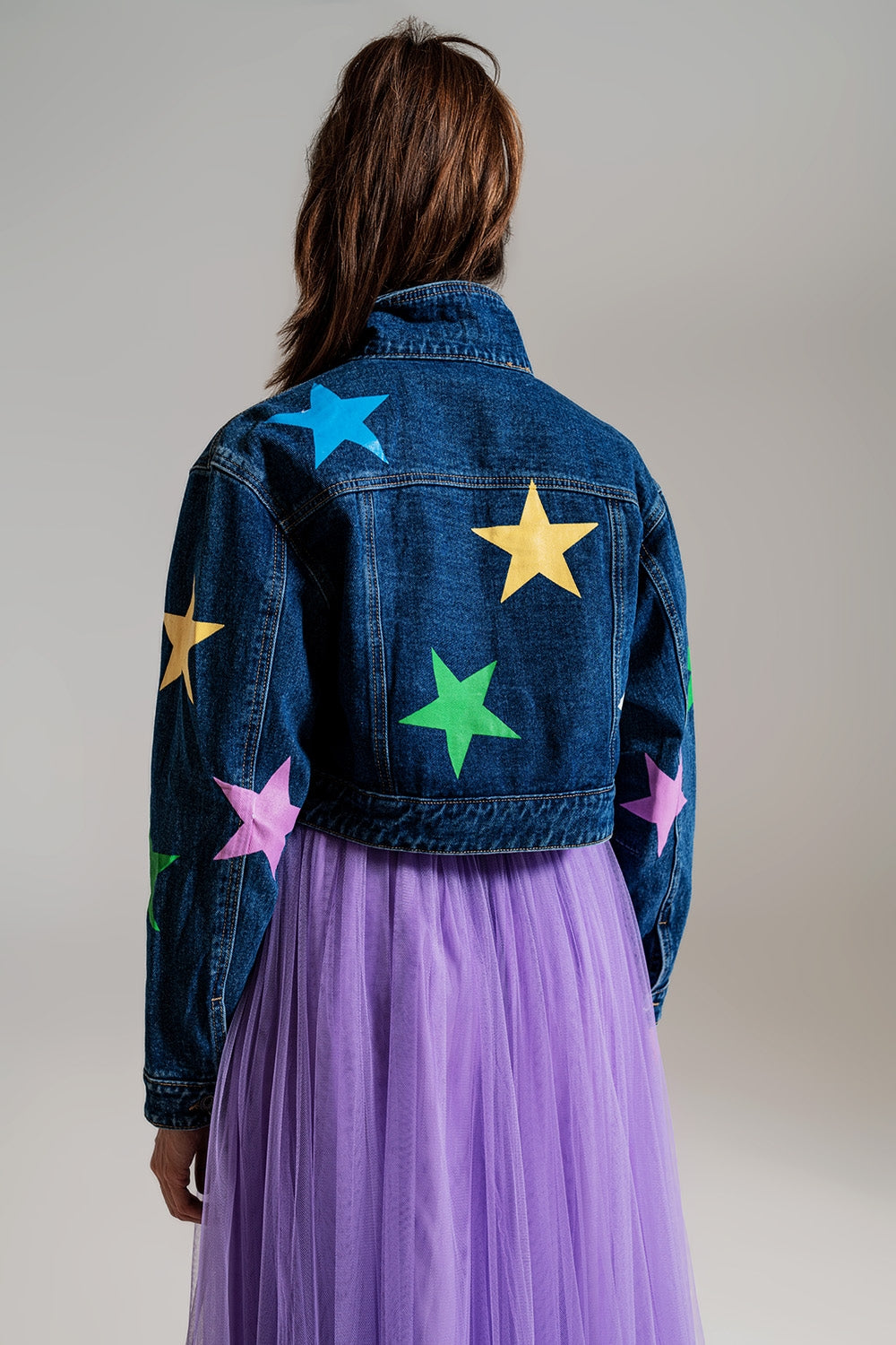 casaco de ganga com estrelas multicoloridas