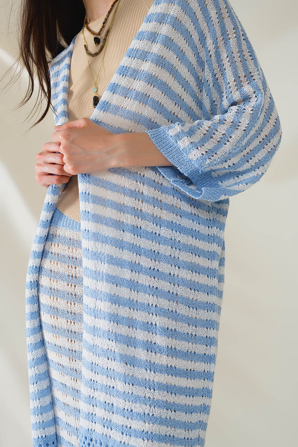Casaco de malha azul estilo Boho com riscas de malha Pointelle e detalhes de franjas
