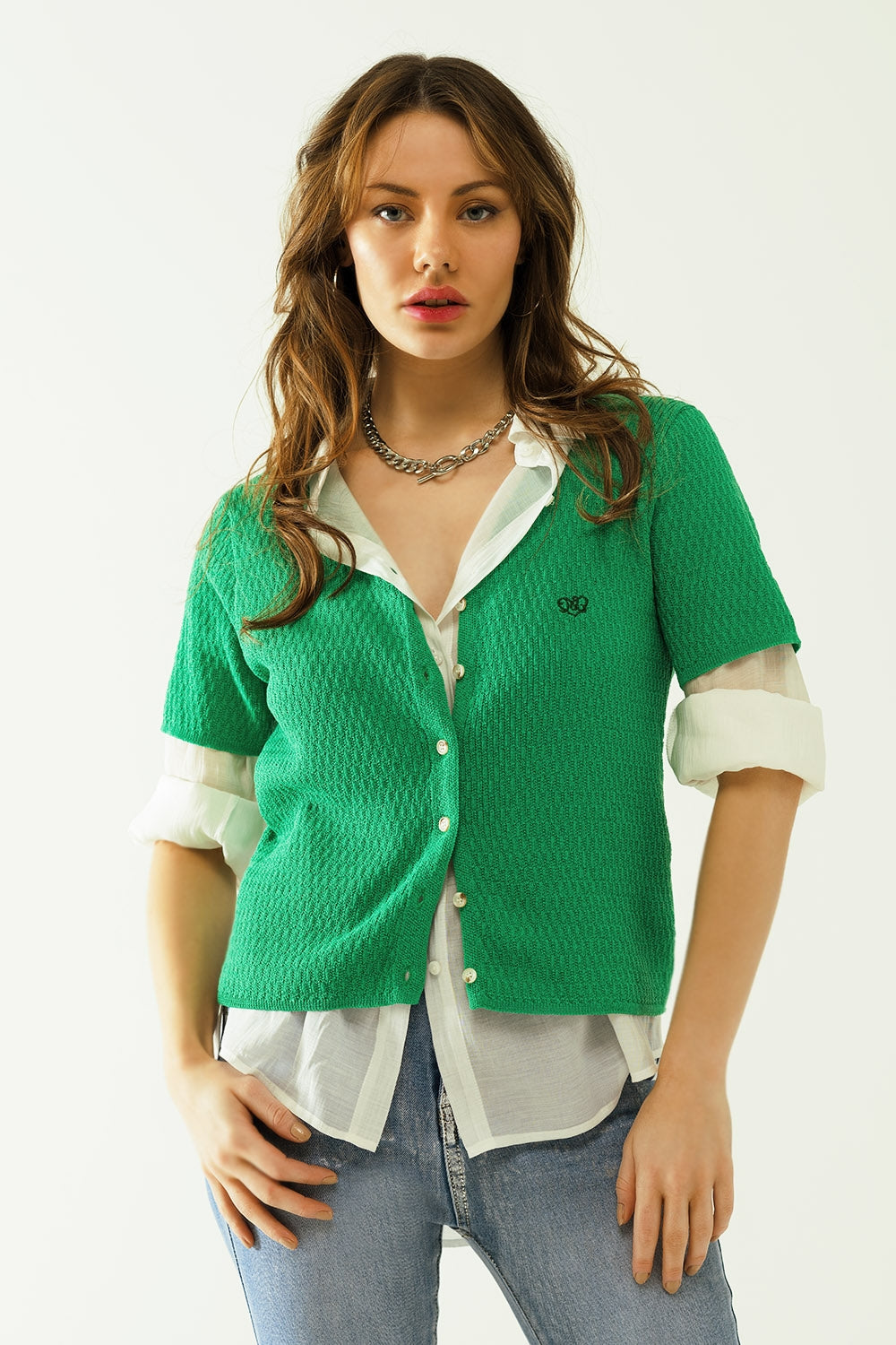 Q2 Casaco de malha verde com mangas curtas e fecho frontal com b