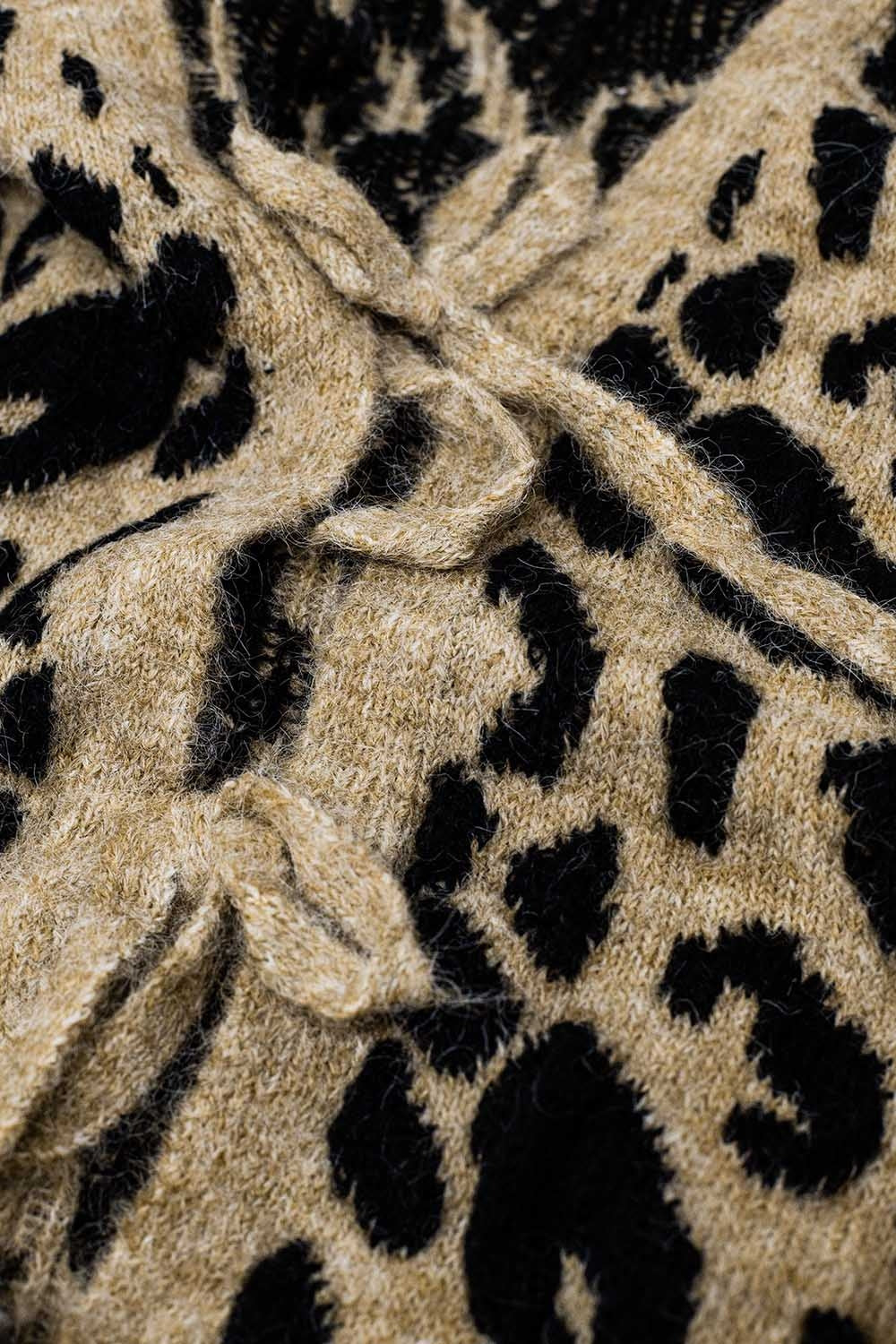 Casaco de manga comprida com estampado de leopardo e detalhes de laços