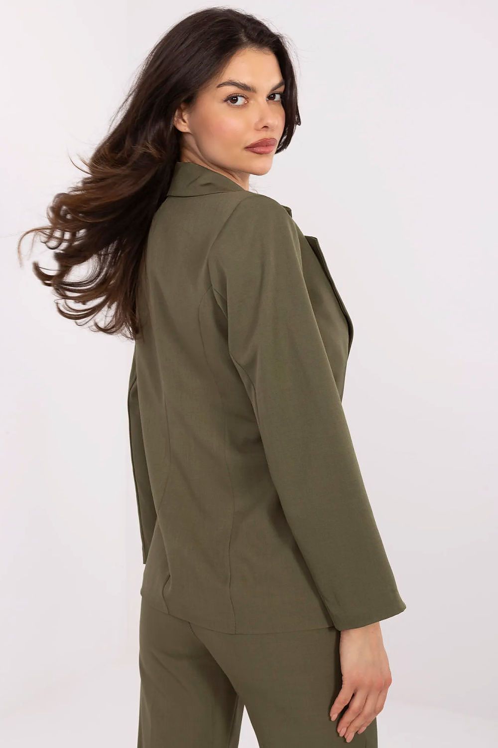 Woman wearing olive green casual elegant blazer for women by Italy Moda with a tailored fit