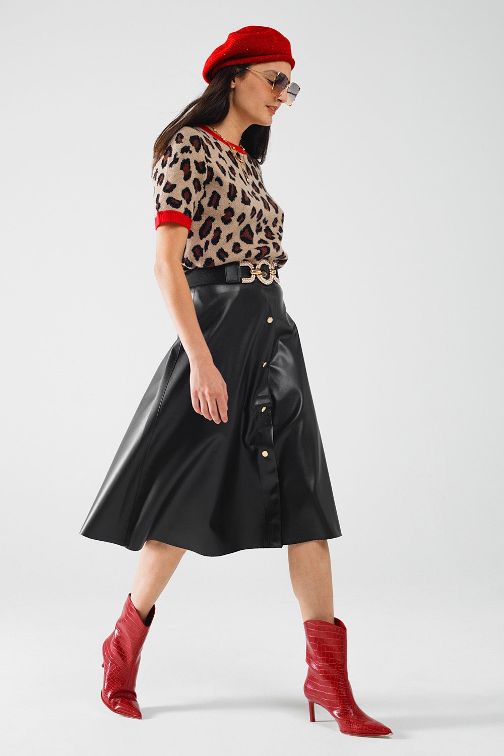 blusa de moletom com estampa de pantera aconchegante e bordas vermelhas