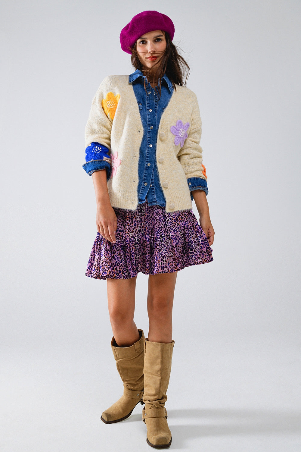 Cardigan creme com flores bordadas