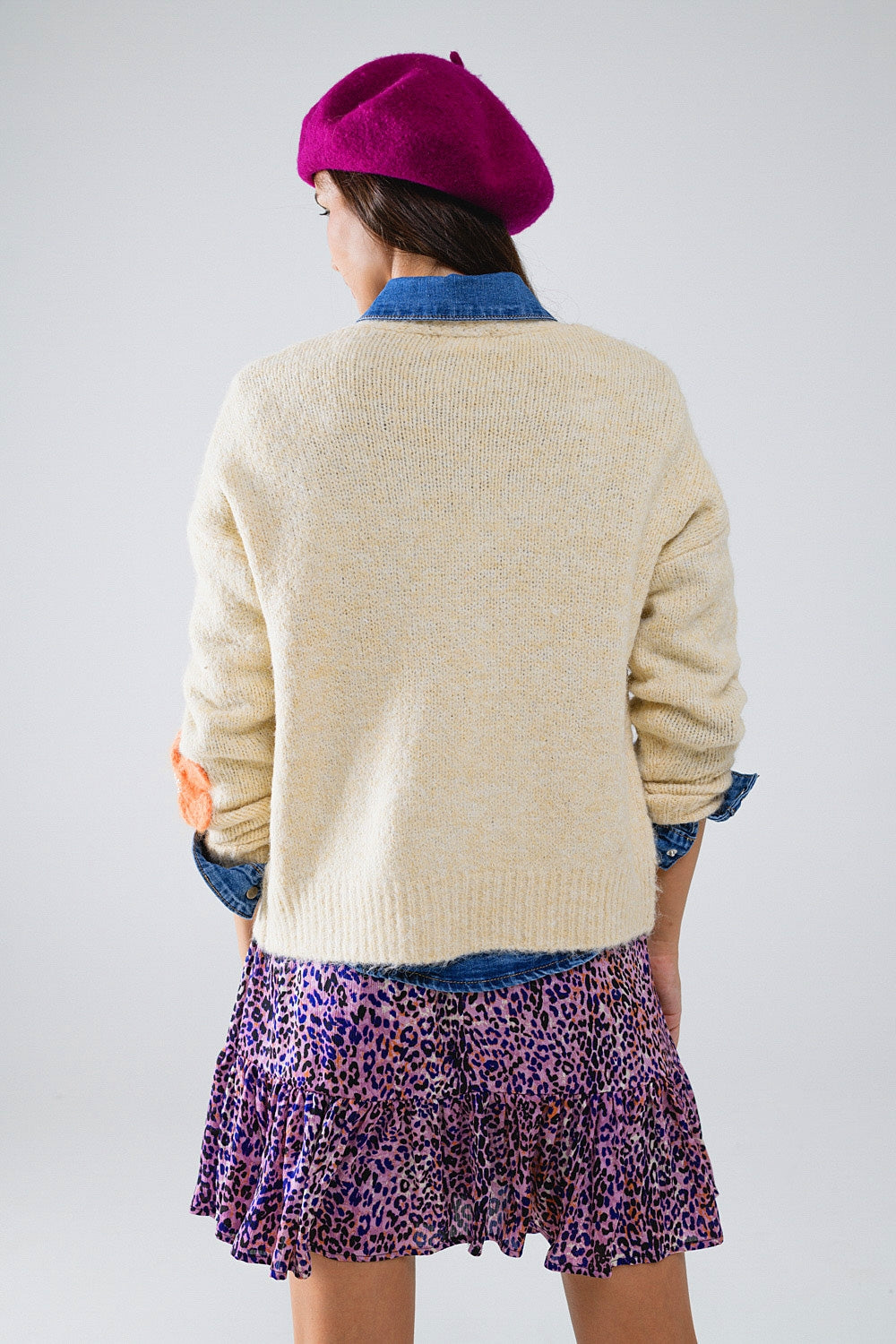 Cardigan creme com flores bordadas