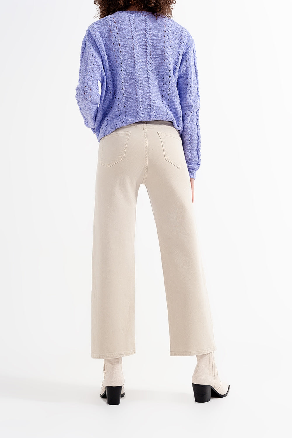 Calça jeans cropped perna larga bege