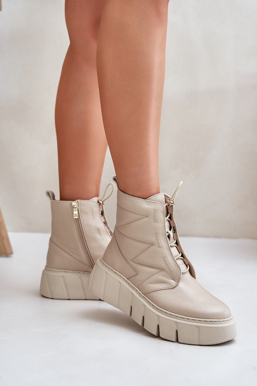 Botas femininas de couro natural com salto de cunha