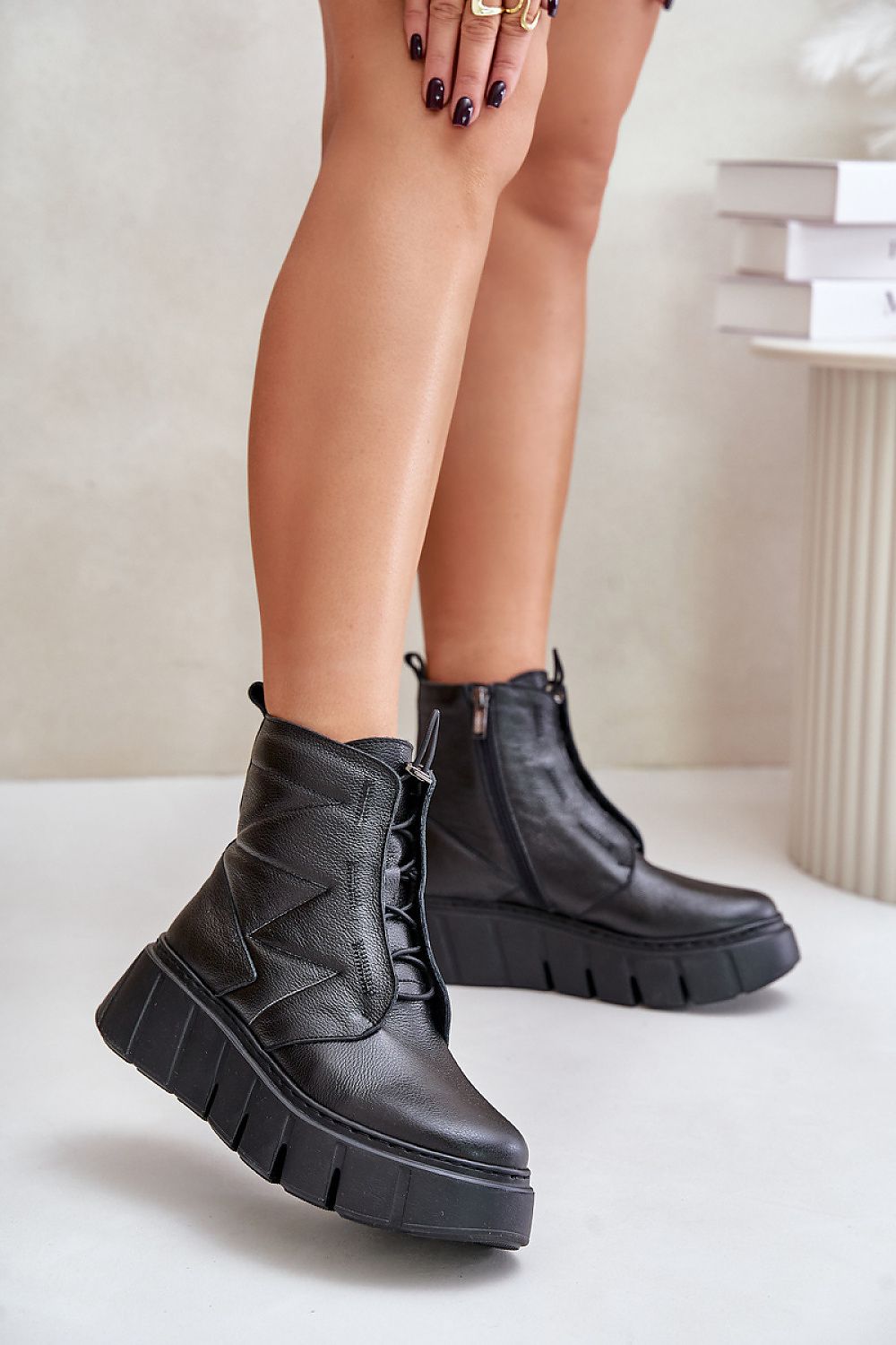 Botas femininas de couro natural com salto de cunha
