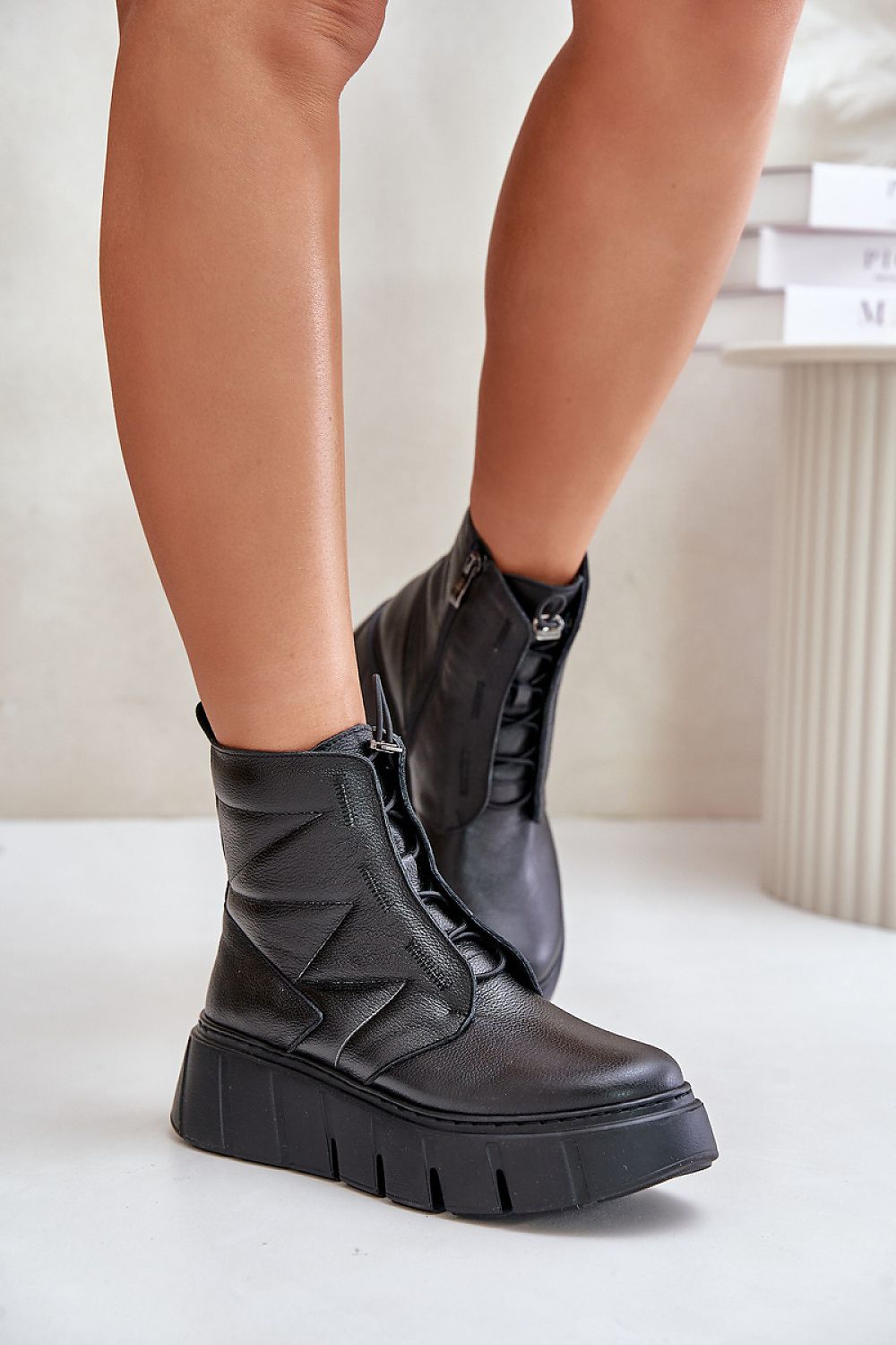 Botas femininas de couro natural com salto de cunha