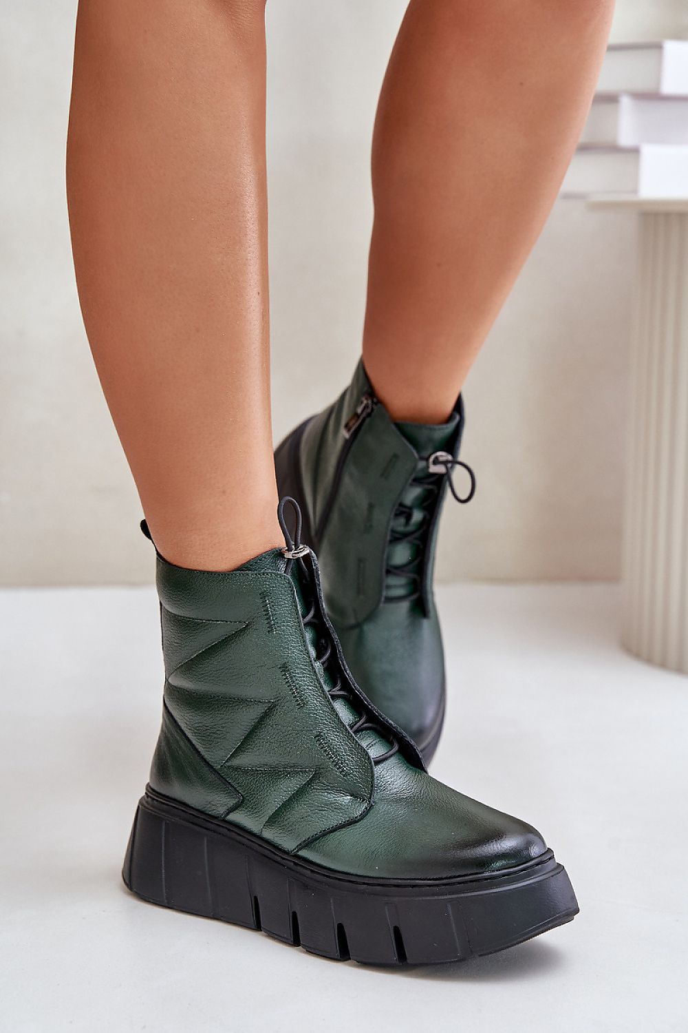 Botas femininas de couro natural com salto de cunha