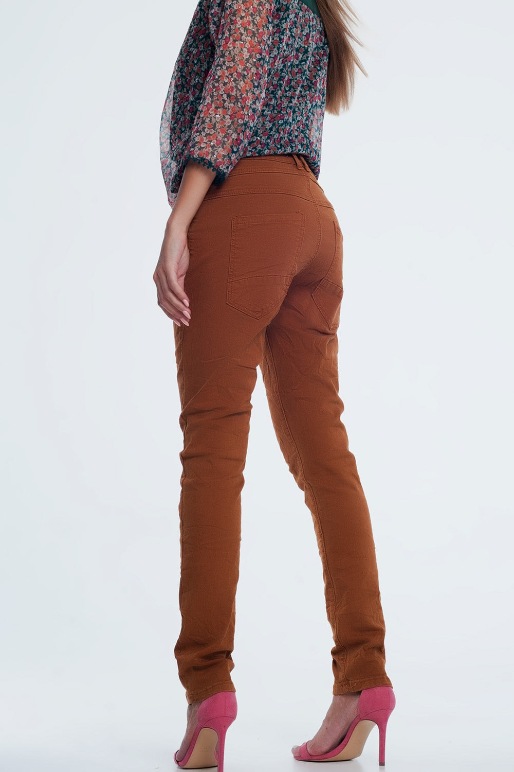 Jeans skinny com corte baixo na cor laranja