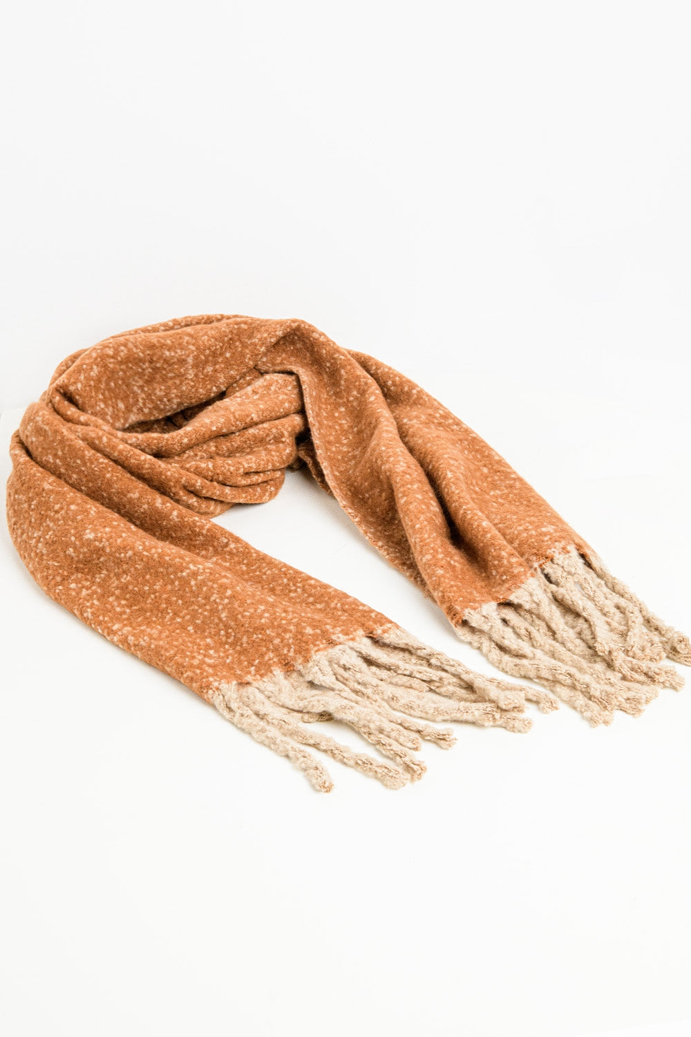 Fluffy tassel scarf in beige