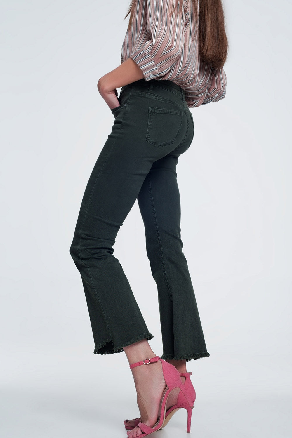 Jeans flare de cintura alta com bainha crua em cáqui
