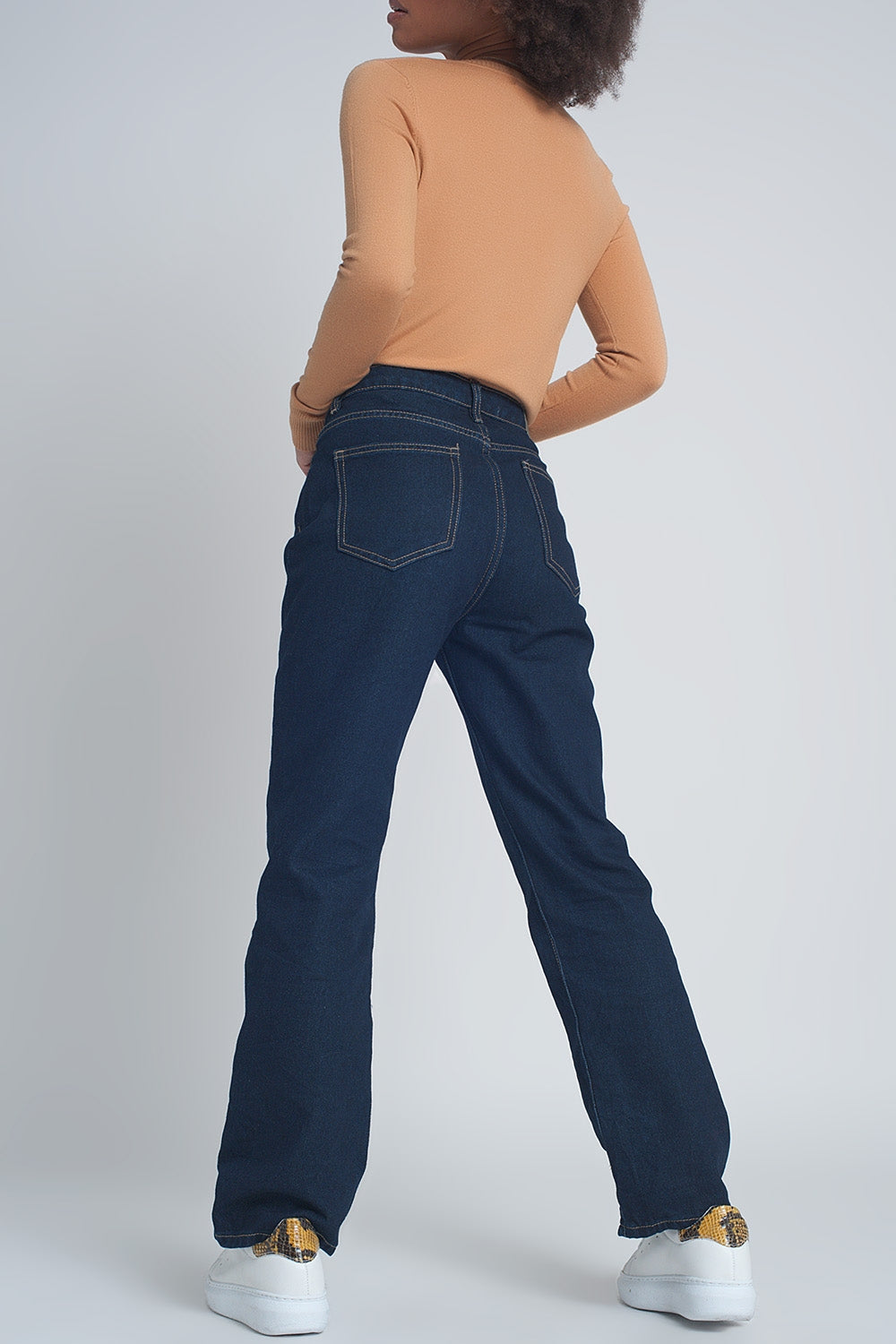 Jeans de cintura alta e corte reto em azul escuro