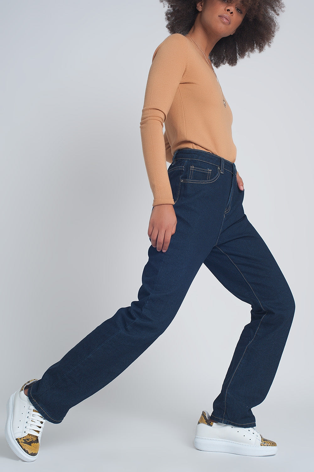 Jeans de cintura alta e corte reto em azul escuro