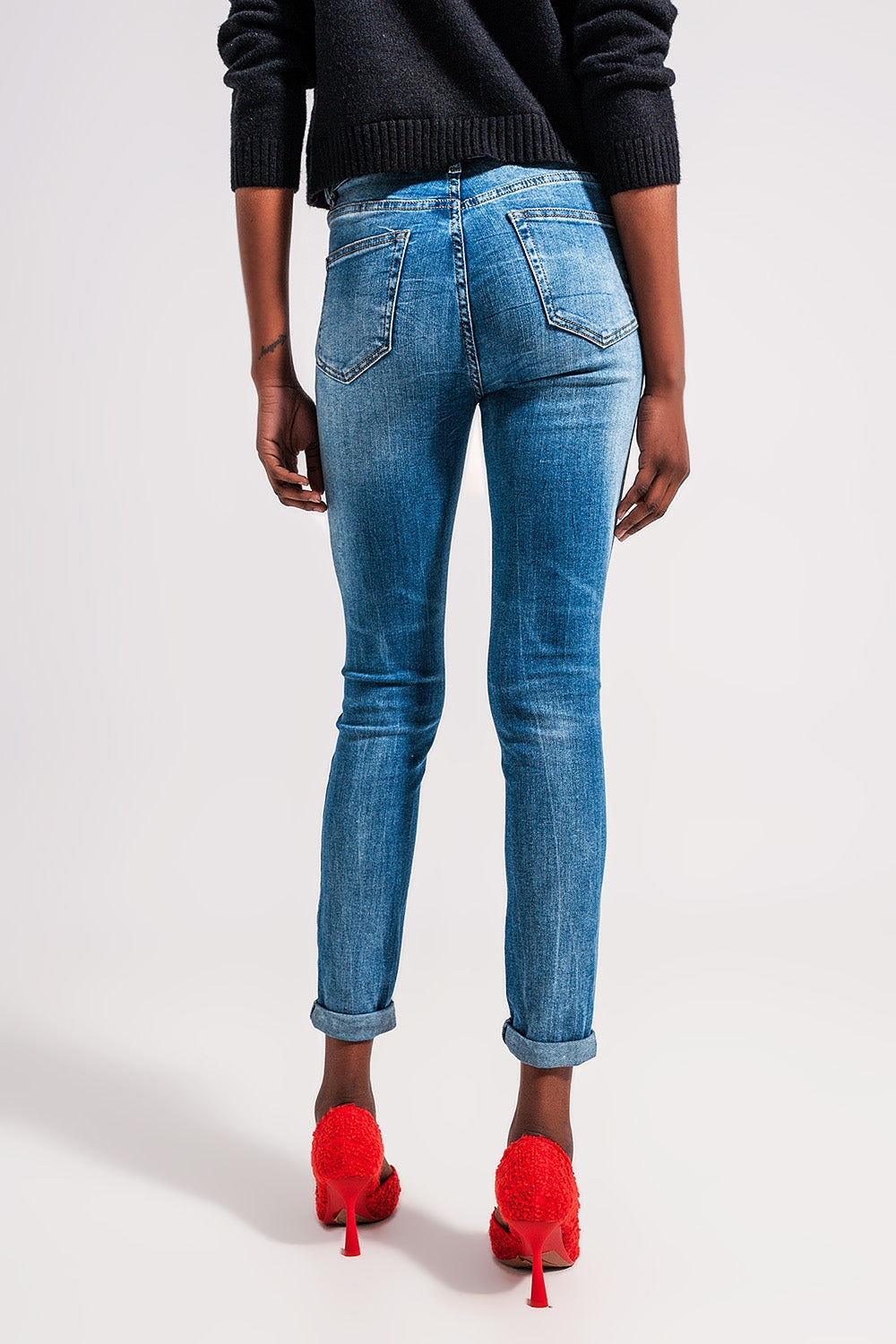 Calça jeans skinny elástica de cintura alta em azul médio