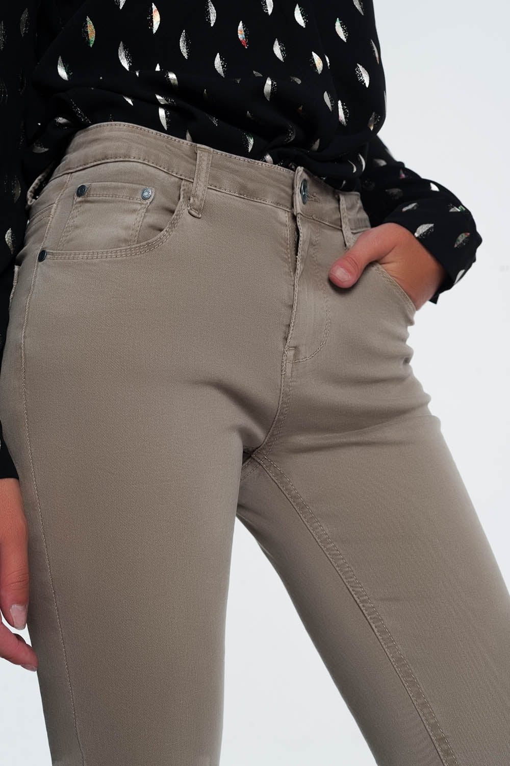 jeans skinny de cintura alta em bege