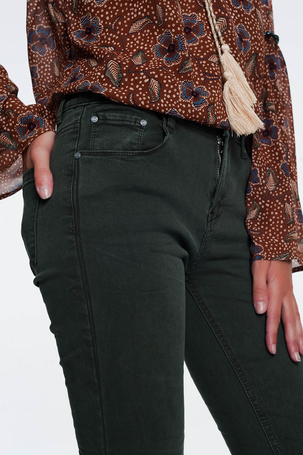 jeans skinny de cintura alta em cáqui
