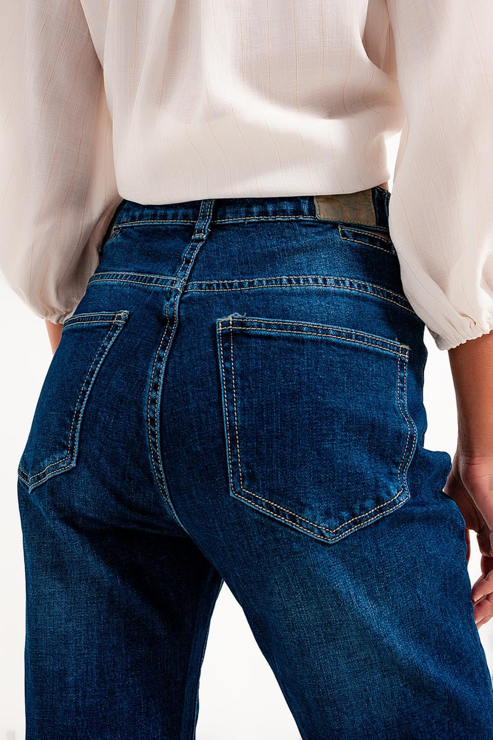 Jeans azul cintura alta com recorte slim