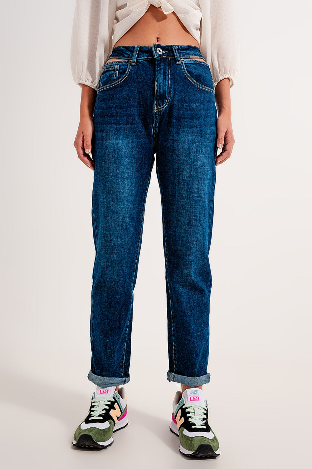 Jeans azul cintura alta com recorte slim