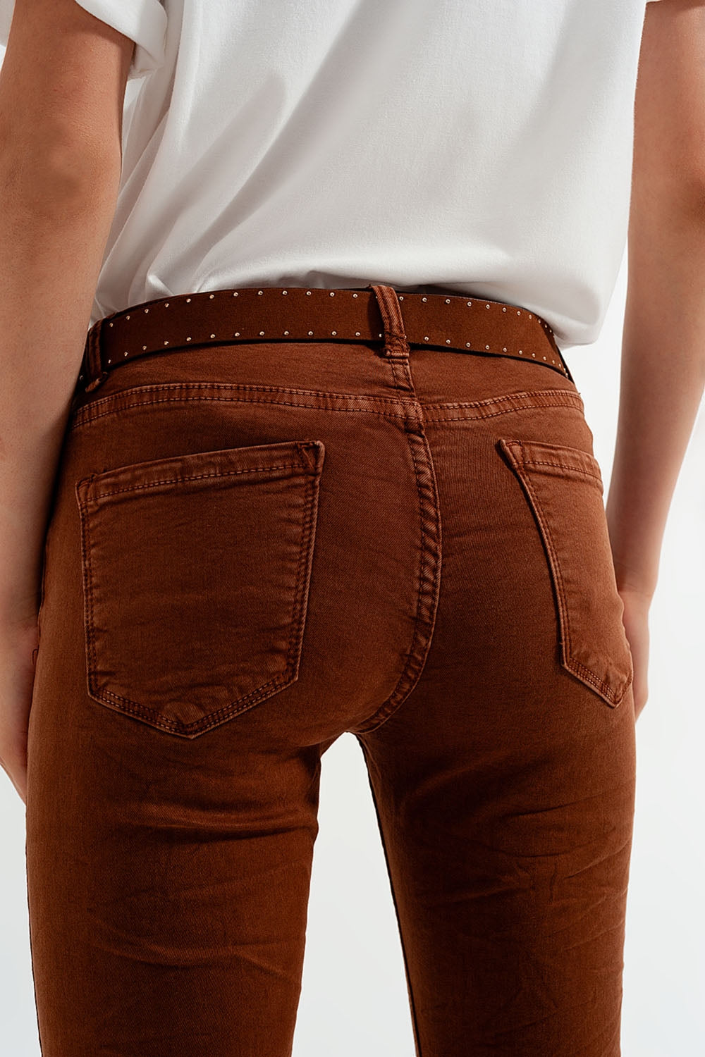 Calça super skinny de cintura alta em camelo