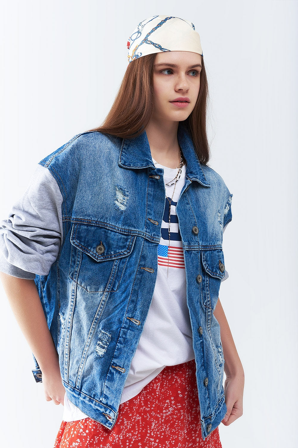 Q2 Jaqueta jeans com mangas de tecido jogging