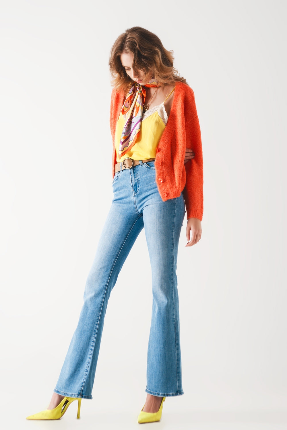 Jeans flare alto dos anos 70 em lavagem clara com stretch