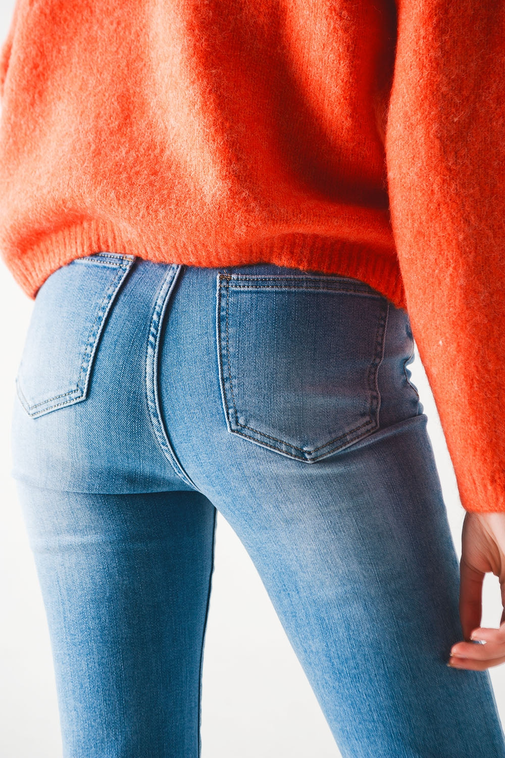 Jeans flare alto dos anos 70 em lavagem clara com stretch