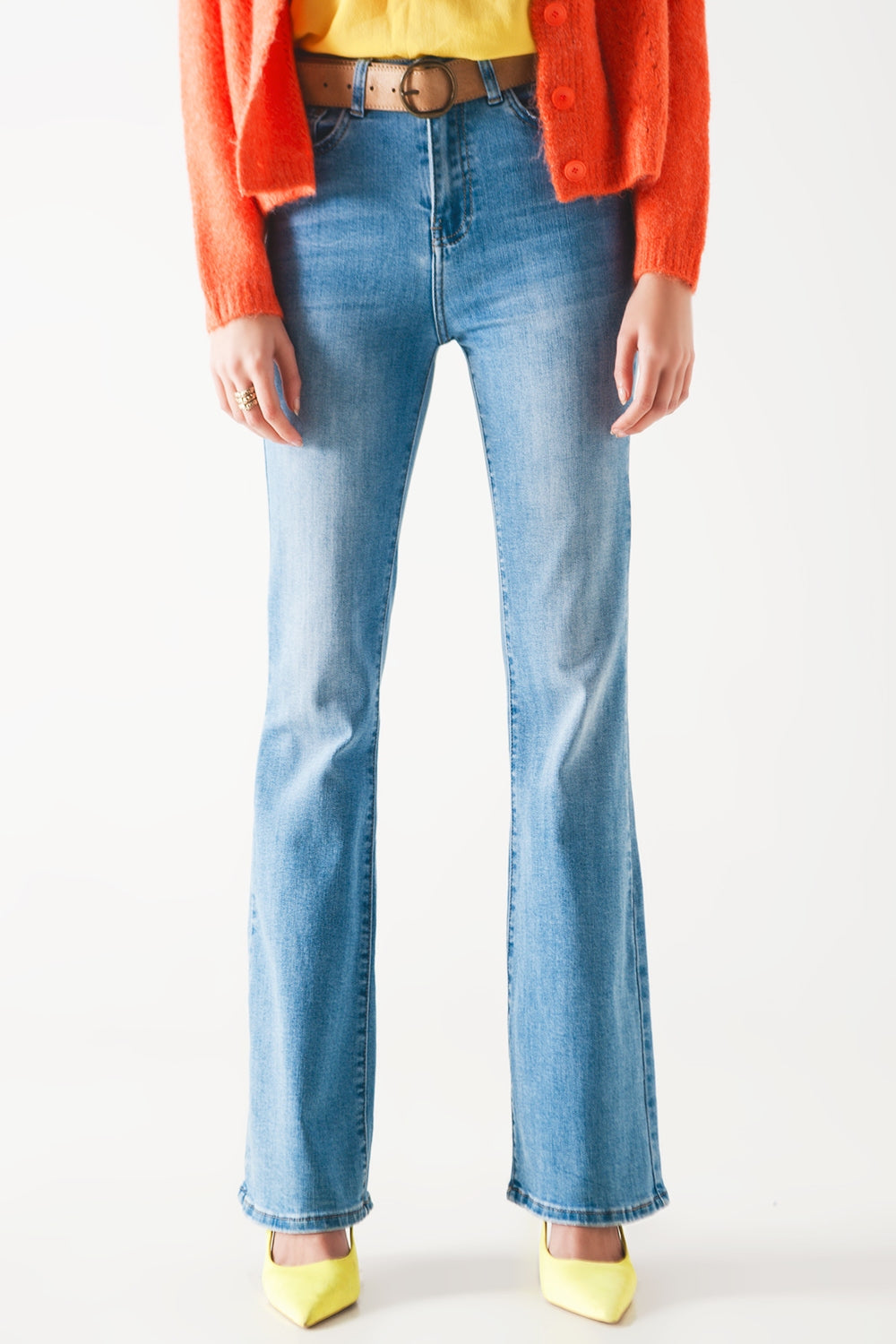 Jeans flare alto dos anos 70 em lavagem clara com stretch