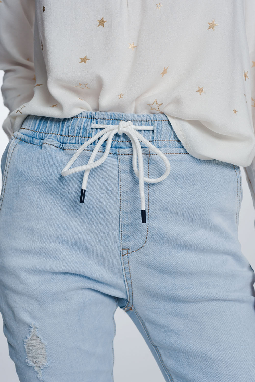 Calça jogger em lavagem clara