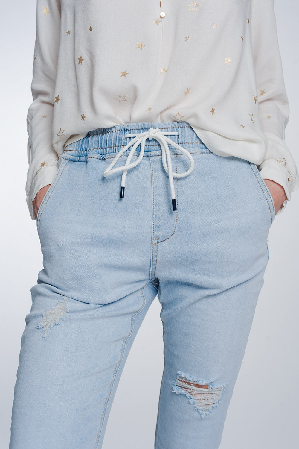 Calça jogger em lavagem clara