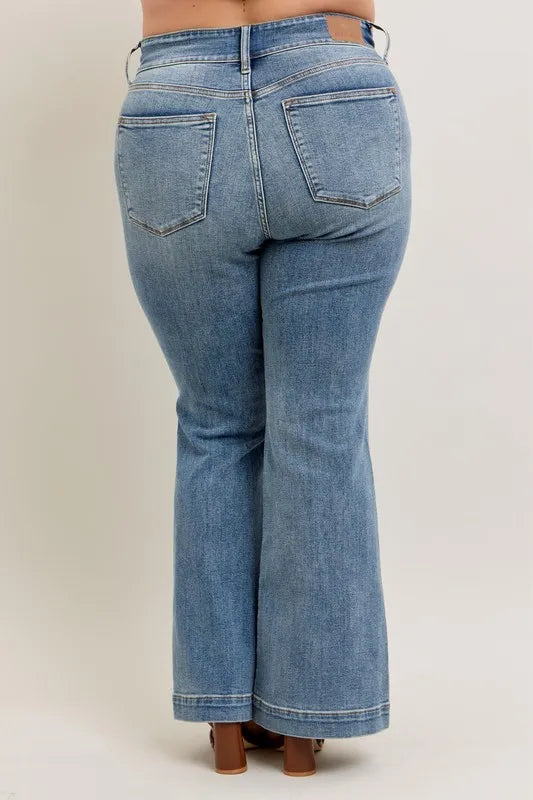 Back view of Judy Blue front seam denim pants in light blue wash from Trendsi