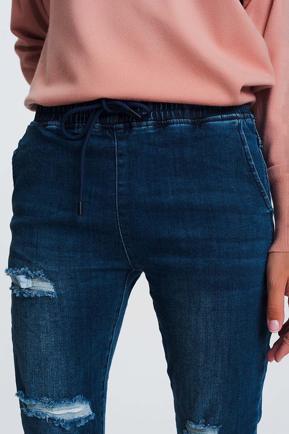 Calça jogger leve em denim escuro