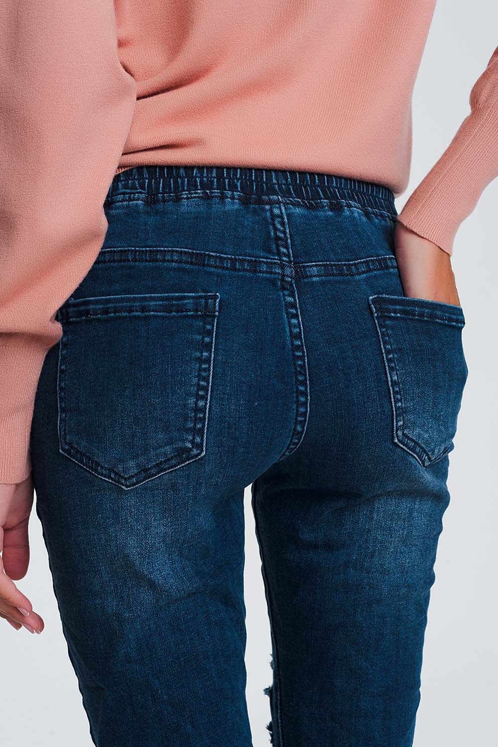 Calça jogger leve em denim escuro