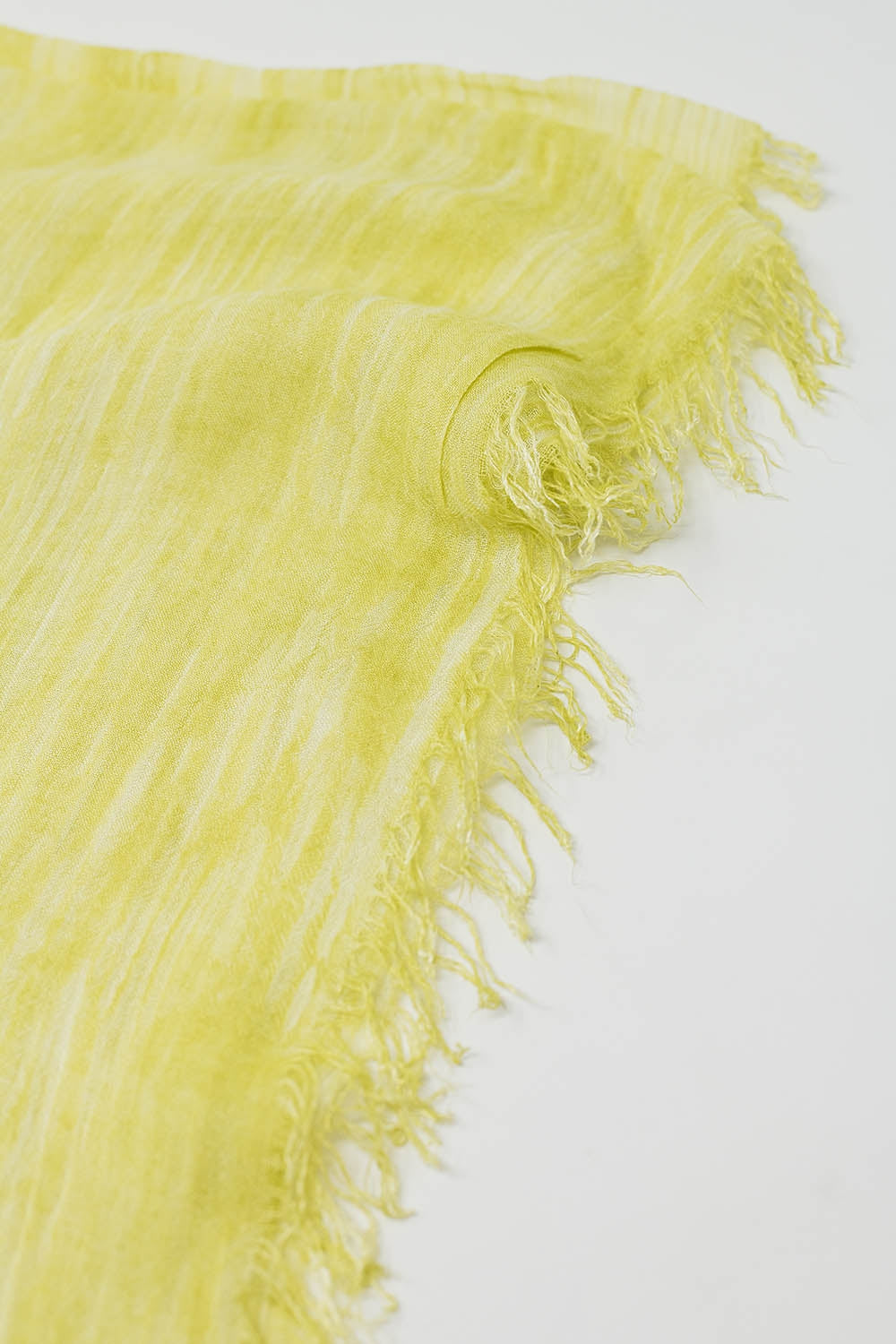 Cachecol leve em amarelo