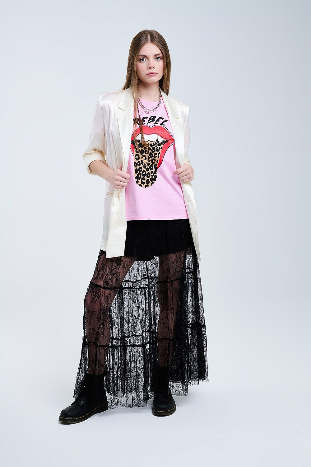 Maxi saia de renda preta com estampado floral