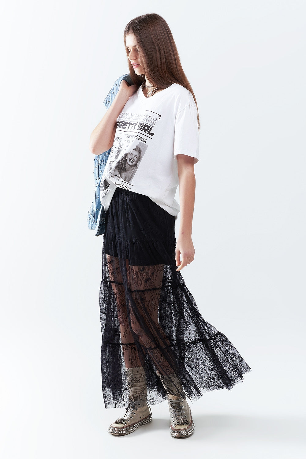 Maxi saia de renda preta com estampado floral