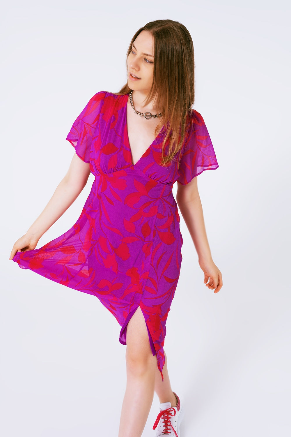Maxivestido floral manga curta em chiffon com decote em V